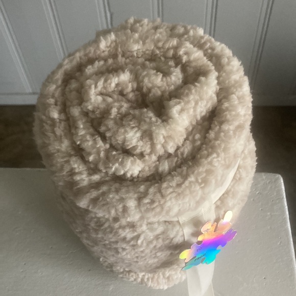 NWT Beautiful Cream Animal Print Sherpa Travel Throw Blanket w/ ❄️Gift Tag 50x60 - Picture 16 of 16